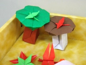 児童室のディスプレイ「折り紙きのこ」