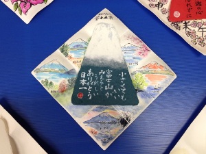 山の形の和紙で、絵てがみを描きました。