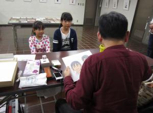 似顔絵を描いている様子です。完成をお楽しみに！