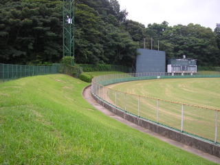 外野スタンド芝生席、三塁側から。