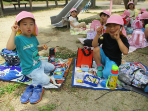 ４歳児がおいしそうに食べているところ