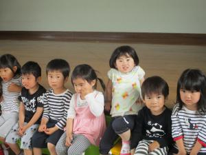 発表を見ている子の画像