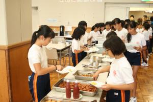 朝食はセルフサービス