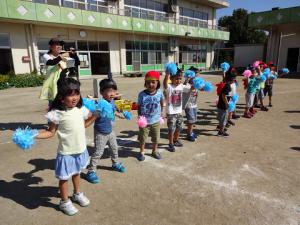 ムシキングサンバを教えてあげる４歳児