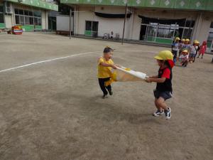 親子競技を楽しむ３・４歳児③