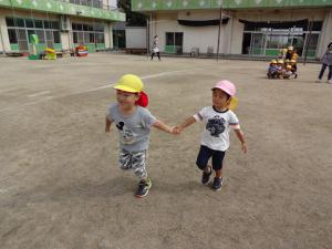 親子競技を楽しむ３・４歳児④