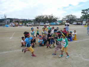 バトンを渡す4・5歳児①