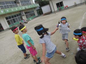 バトンを渡す4・5歳児②