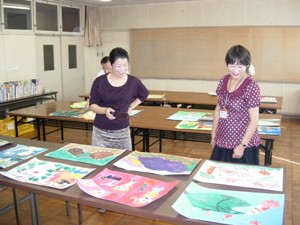 国民読書年記念　

子ども読書感想画コンクール審査の様子