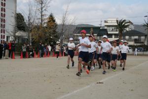 マラソン6年生男子レース風景