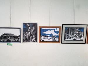 この写真は切り絵展の風景の作品です。