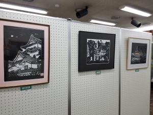 この写真は切り絵展のお城などの作品です。