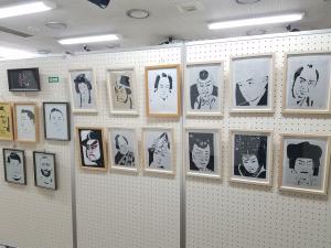 この写真は切り絵展の似顔絵の作品です。