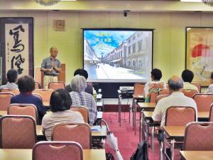 この写真は過去の講演会・講座の様子です。