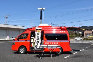 横から指揮車を撮影