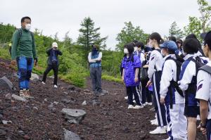 あの山を登ります