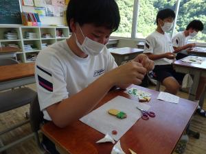 手先を繊細に、綺麗にデコれるか！