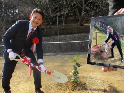 蒲郡市・浦添市　両市長による記念植樹