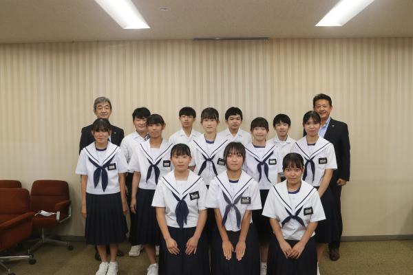 表敬訪問：蒲郡中学校４名・中部中学校８名（全日本少年少女武道（弓道）錬成大会出場）