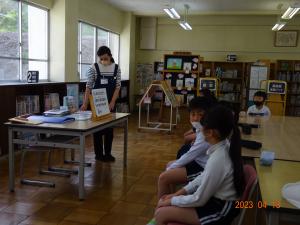 ３年学校図書館の過ごし方1