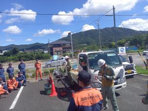 庁舎前広場での実技の様子2