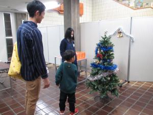 この写真はクリスマスイベントの様子です。