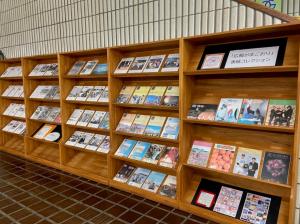 この写真はブラウジングルームの展示の様子です。