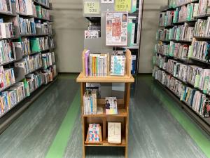 この写真は一般室のヤマザキマリ展示関連ミニ特集です。