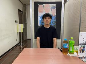 この写真はサイン会を終えた大橋裕之さんです。