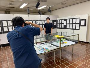 この写真は取材の様子です。