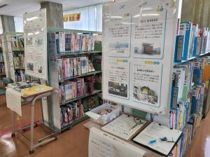 この写真は児童室の様子です。