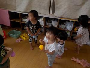 もらったおもちゃであそぶ１さいじ