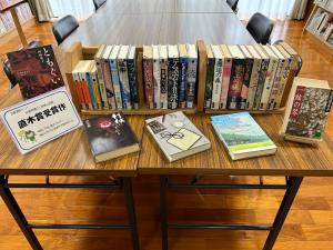 この写真は西浦公民館分室の読書週間特集です。