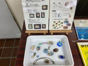 この写真は展示しているキラキラコレクションです。