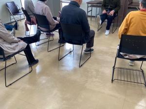 この写真は認知症予防体操をやっているところです。