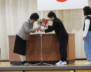 手紙と花束の贈呈