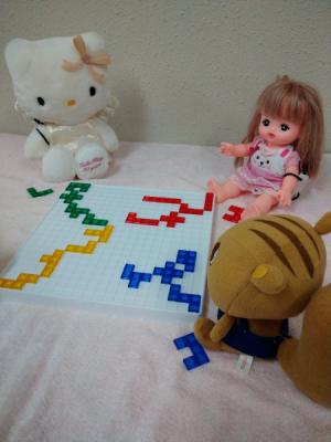 この写真はぬいぐるみのおとまり会の様子です。