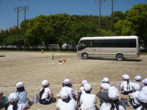 巻き込み事故の実演