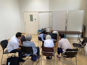この写真は2025年7月の認知症予防の会お楽しみタイムの様子です。