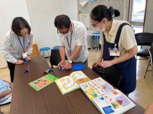 この写真は認知症予防の会のお楽しみタイムの様子です。