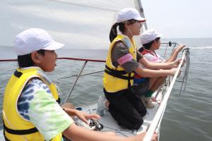 ヨットに乗っているときの写真です