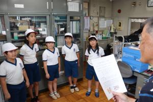 西部公民館の遠山さんにお礼の手紙を読んでいただいている様子です