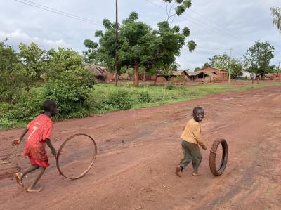 この写真はモザンビーク農村の生活の様子です