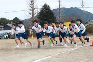 低学年女子のスタートの瞬間です