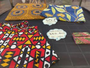 この画像はアフリカの布のカプラーナです。