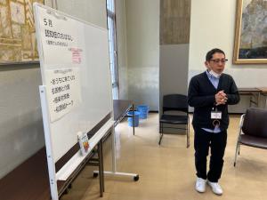 この写真は図書館の認知症予防の会の様子です。