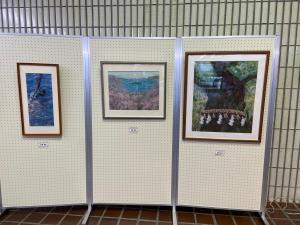 この写真は和紙ちぎり絵サークルの作品です。