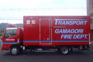 資機材搬送車を側面から撮影したものです。