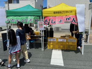 この写真はごりやく市図書館ブースです。