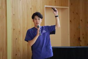 講師の理学療法士・新谷大知さんのお話の様子です